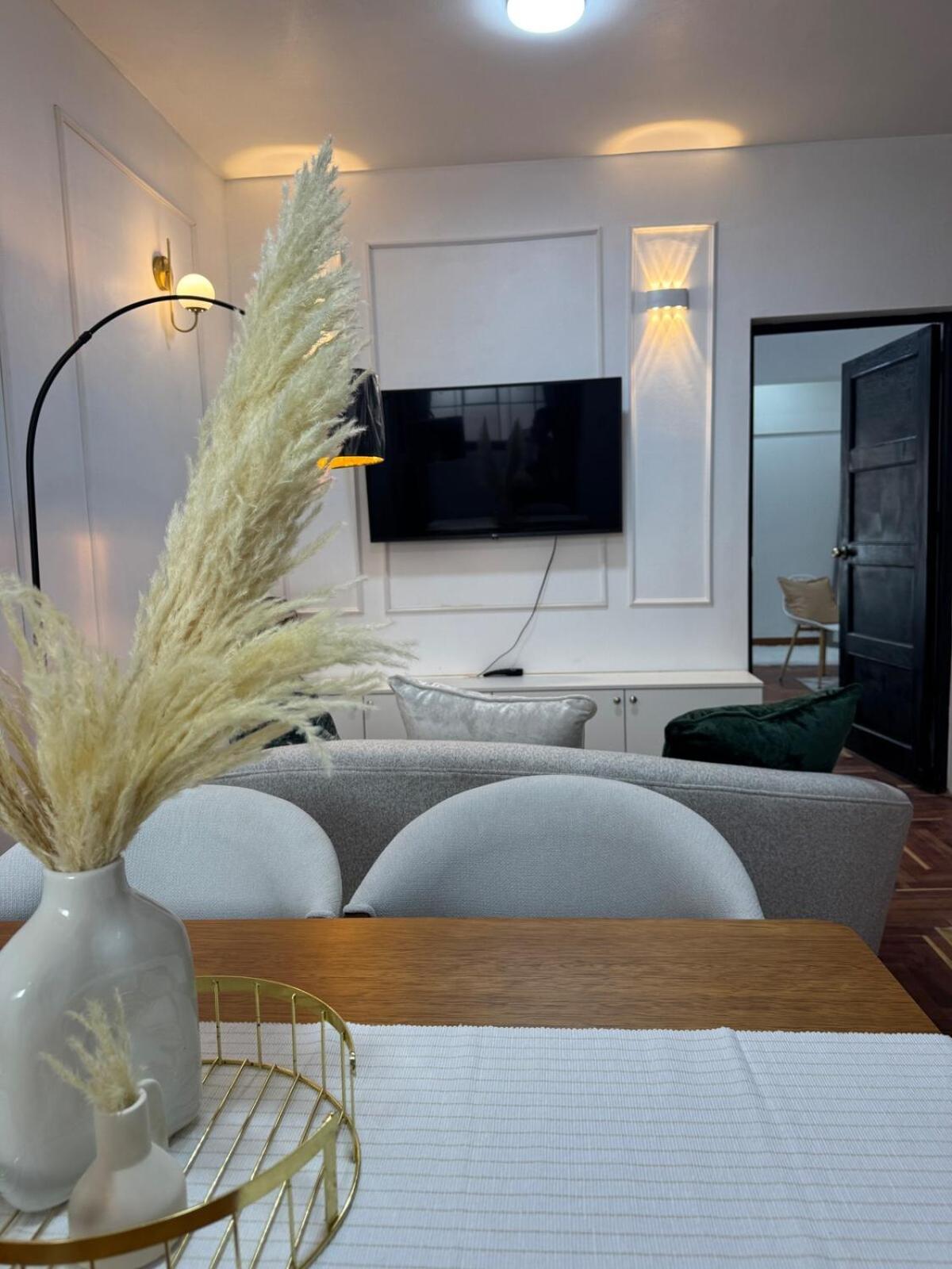 Apartment Luxurious 2 Blocks From The Main Square *